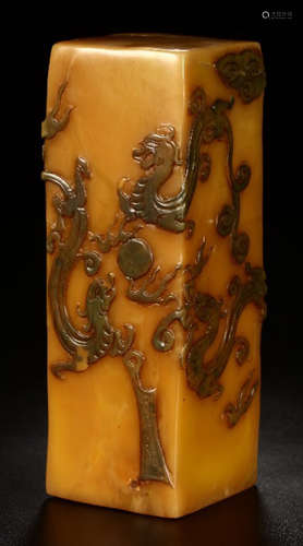 A SOAPSTONE CARVED DRAGON PATTERN SEAL