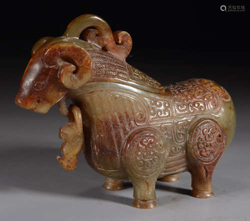 AN ANTIQUE JADE CARVED BEAST SHAPE VESSEL