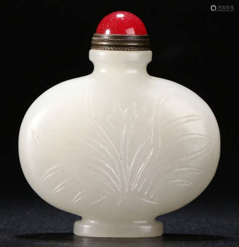 A HETIAN JADE CARVED FLOWER PATTERN SNUFF BOTTLE