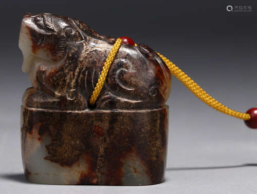 A HETIAN JADE CARVED BEAST PATTERN SEAL