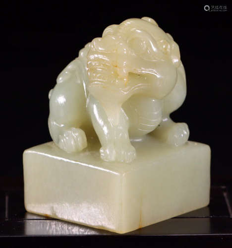 A HETIAN JADE CARVED BEAST SHAPE SEAL