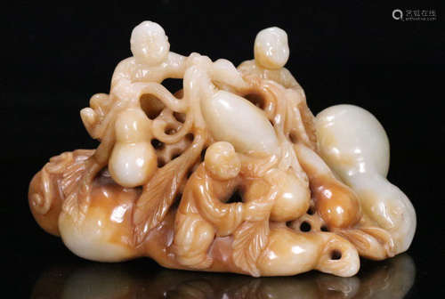 A HETIAN JADE CARVED FIGURE PATTERN ORNAMENT