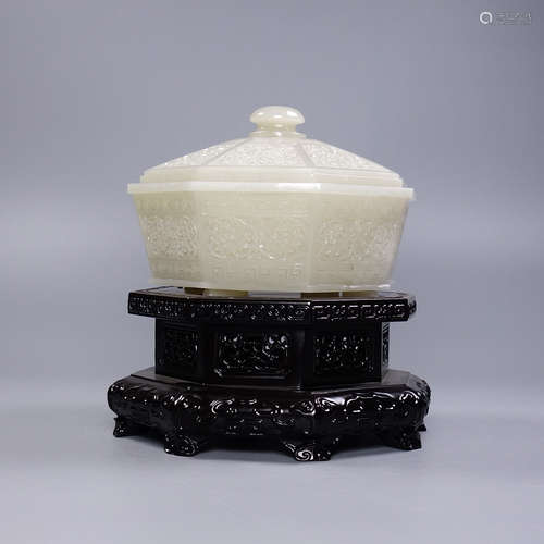 A Hetian Jade Box With Lid&Base