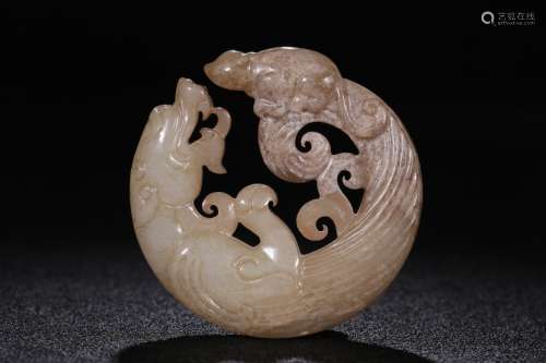A Hetian Jade Dragon Carved Pendant