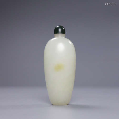 A Hetian Jade Snuff Bottle