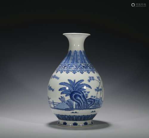 Qing dynasty blue and white bottle with flowers pattern