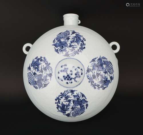 A blue and white 'phoenix' vase,Ming dynasty