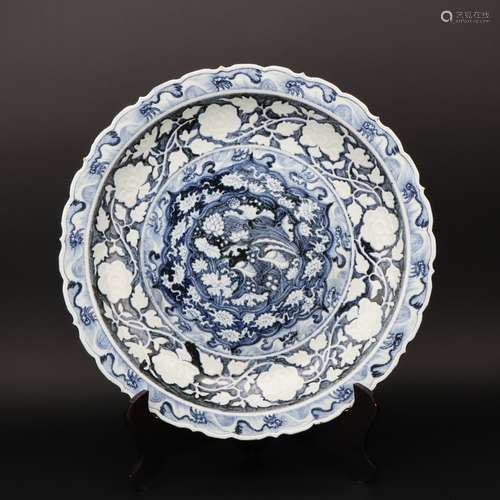 A blue and white 'floral' plate,Yuan dynasty