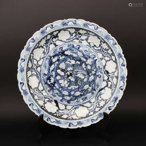 A blue and white 'floral' plate,Yuan dynasty