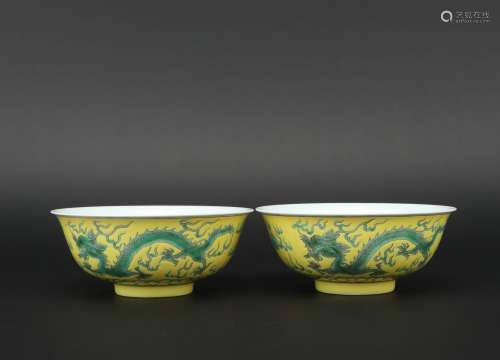 A pair of yellow-ground and green glazed 'dragon' bowl,Qing dynasty