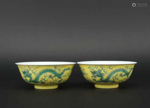 A pair of yellow-ground and green glazed 'dragon' bowl,Qing dynasty