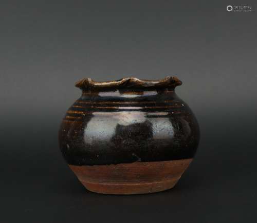 A bean-sauce-coloured glaze jar,Tang dynasty