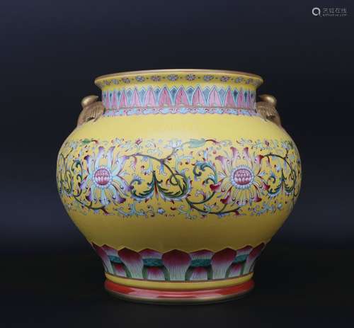 A famille-rose jar,Qing dynasty