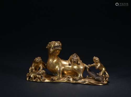 Qing dynasty gilt bronze beast ornament