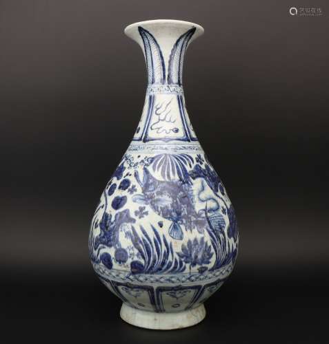 A blue and white pear-shaped vase,Yuan dynasty