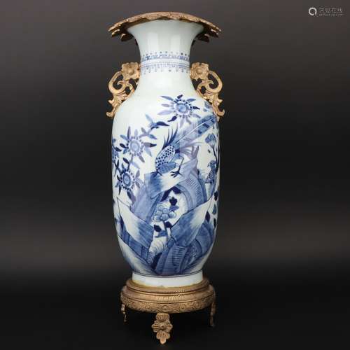 A blue and white vase,Qing dynasty