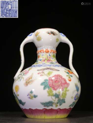 FAMILLE ROSE 'BUTTERFLIES AND FLOWERS' VASE WITH HANDLES