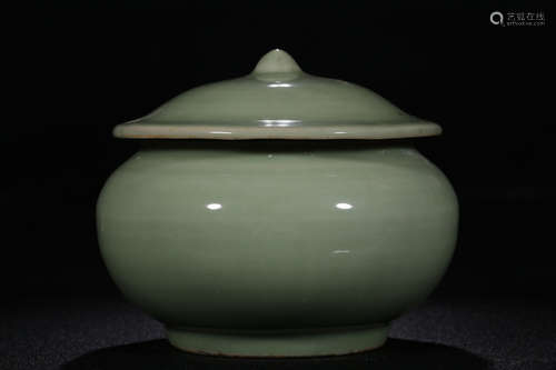 LONGQUAN WARE CELADON GLAZED JAR WITH COVER