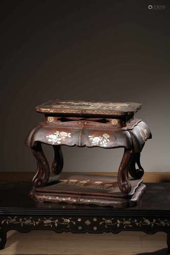 JAPANESE APPLIQUE LACQUER AND MOTHER-OF-PEARL LAYERED SMALL TABLE