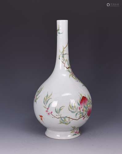 FAMILLE ROSE 'PEACHES' BOTTLE VASE