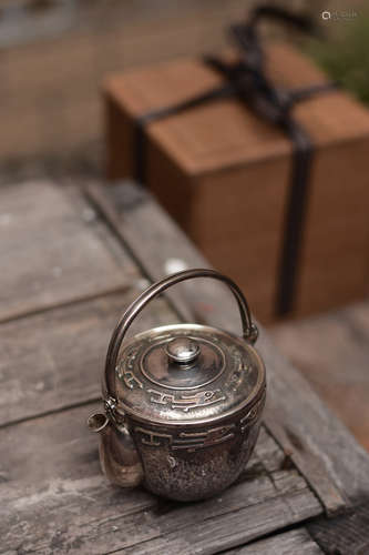 JAPANESE SHOWA PERIOD SILVER 'DRAGON' TEAPOT WITH LIFTING HANDLE