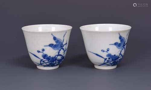 PAIR OF BLUE AND WHITE 'FLOWERS AND BIRDS' CUPS