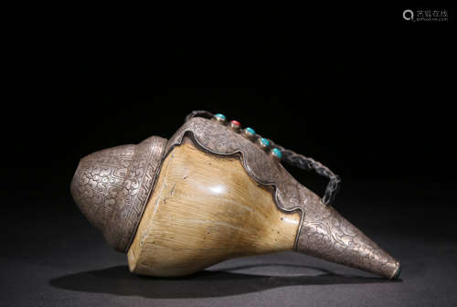 TIBETAN SILVER ENCLOSED AND ORNATE CONCH RITUAL INSTRUMENT