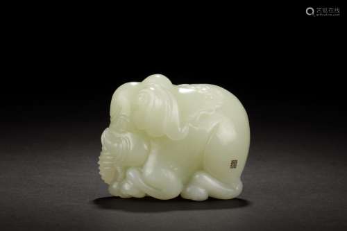 EXQUISITELY CARVED WHITE JADE ELEPHANT