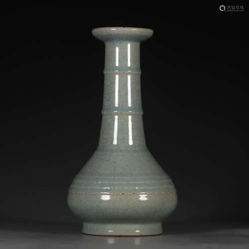 GUAN WARE RING PATTERNED VASE