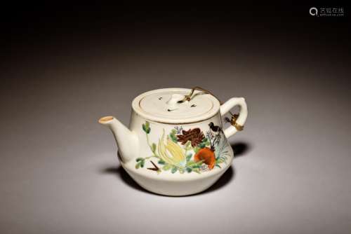 FAMILLE ROSE TEAPOT