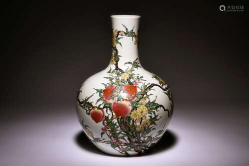 FAMILLE ROSE 'PEACHES' VASE