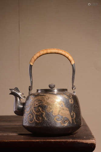 JAPANESE SHOWA PERIOD SILVER AND GILT 'PHOENIX' TEAPOT WITH LIFTING HANDLE