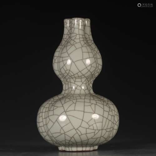 GE WARE TYPE TRI-OPENING DOUBLE GOURD VASE