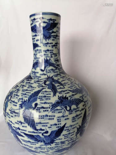 BLUE AND WHITE 'CRANES' VASE, TIANQIUPING