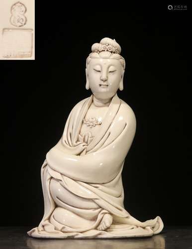 BLANC DE CHINE 'GUANYIN' SEATED FIGURE