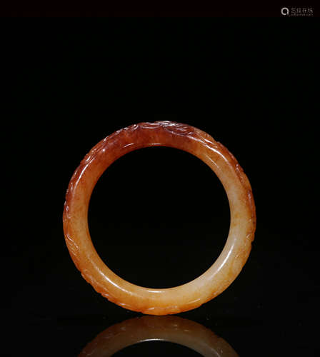 HETIAN JADE CARVED 'CLOUD' BANGLE