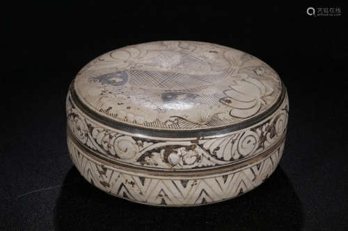 JIZHOU WARE 'FISH' ROUND BOX WITH COVER