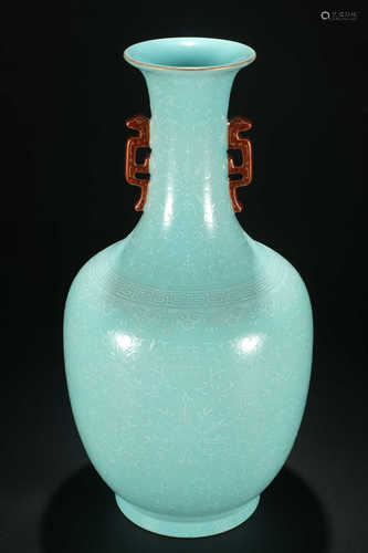 A GREEN GLAZE FLOWER VASE WITH DOUBLE EARS