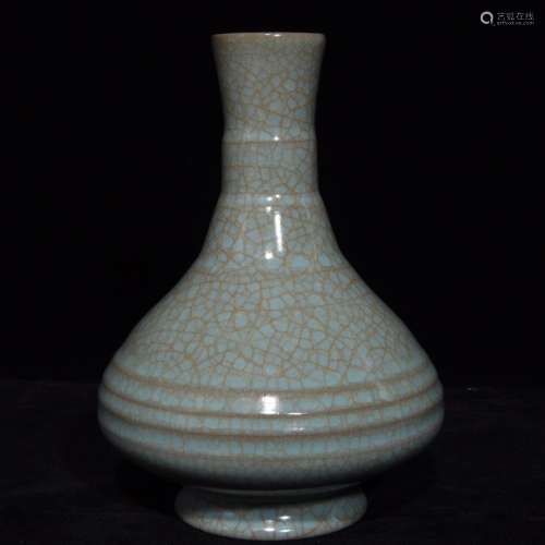 A CHINESE RU YAO FLASK WITH ICE CRACK PATTERN