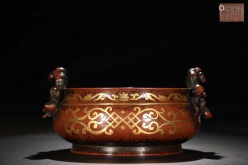 A CHINESE GILT BRONZE CENSER WITH FLOWER PATTERN