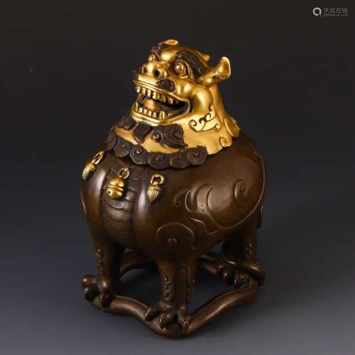A CHINESE GILT BRONZE CENSER WITH BEAST CARVING