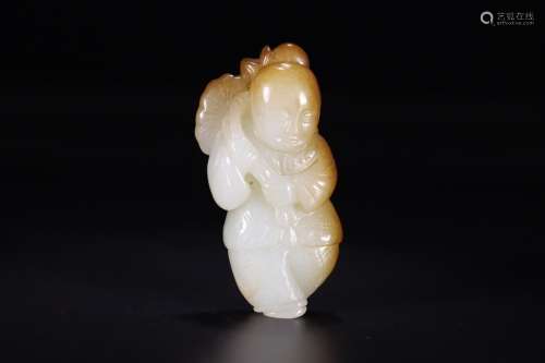 A CHINESE HETIAN JADE FIGURE ORNAMENT