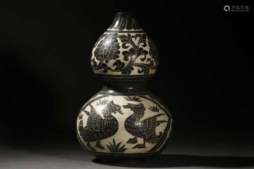 A CHINESE CIZHOU YAO GOURD VASE WITH FLOWER AND BIRD PATTERN