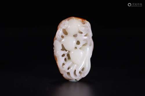 A CHINESE HETIAN JADE ORNAMENT WITH AUSPICIOUS PATTERN