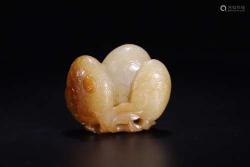 A CHINESE HETIAN JADE HANDPIECE WITH LITCHI SHAPE