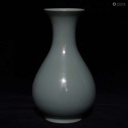 A CHINESE RU YAO YUHUCHUN VASE