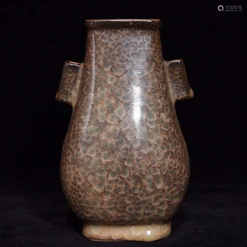 A CHINESE GUAN YAO VASE WITH ICE CRACK PATTERN