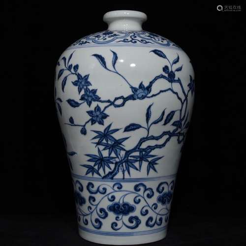 A CHINESE BLUE AND WHITE MEIPING VASE WITH FLOWER PATTERN