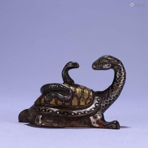 A CHINESE SILVER ORNAMENT WITH BEAST SHAPE AND GOLDEN PAINTING