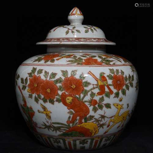 A CHINESE RED AND GREEN CAI JAR WITH FLOWER AND BIRD PATTERN